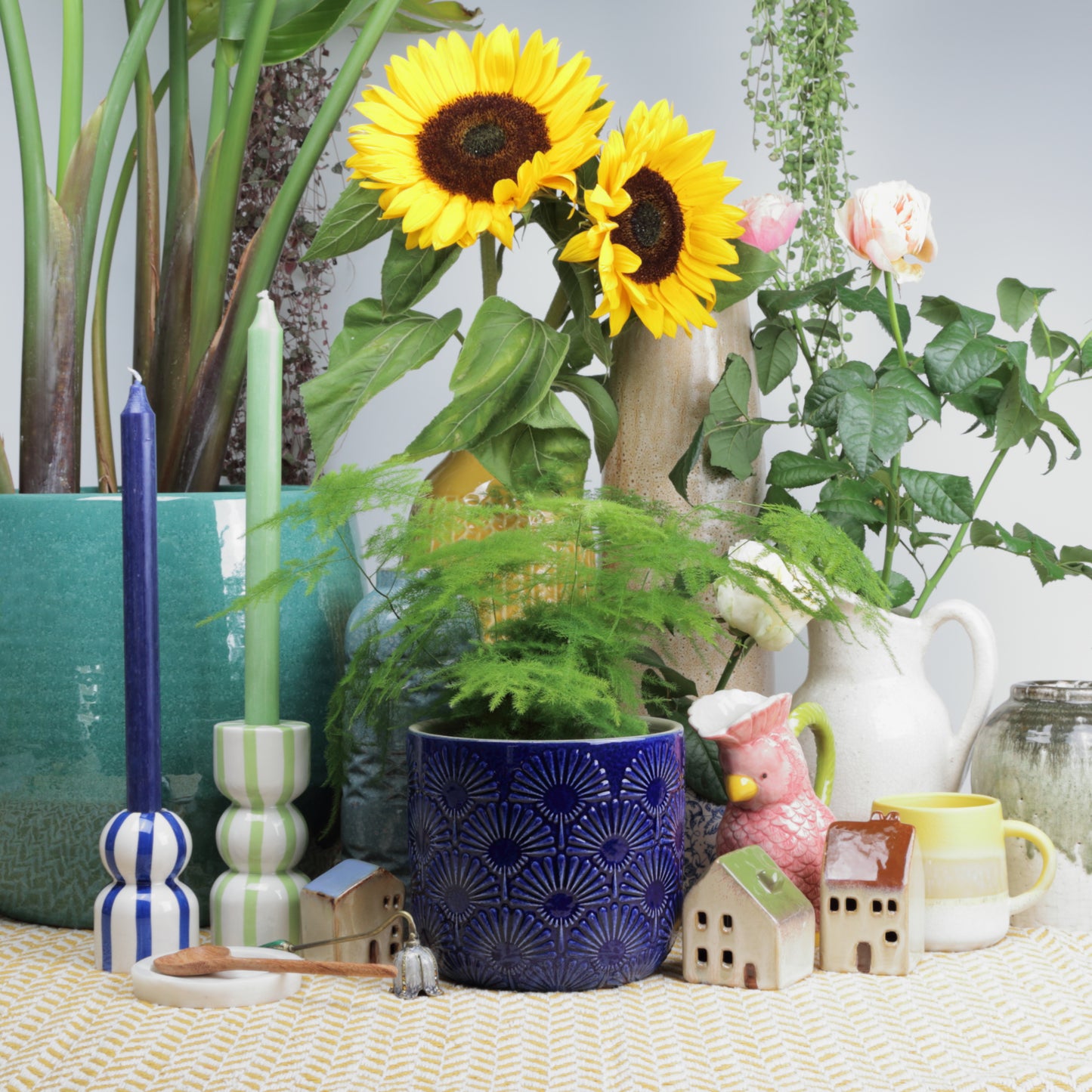 Azure Daffodil Planter